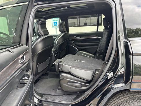 Used 2022 Jeep Grand Cherokee L Overland w/ Luxury Tech Group IV image 28