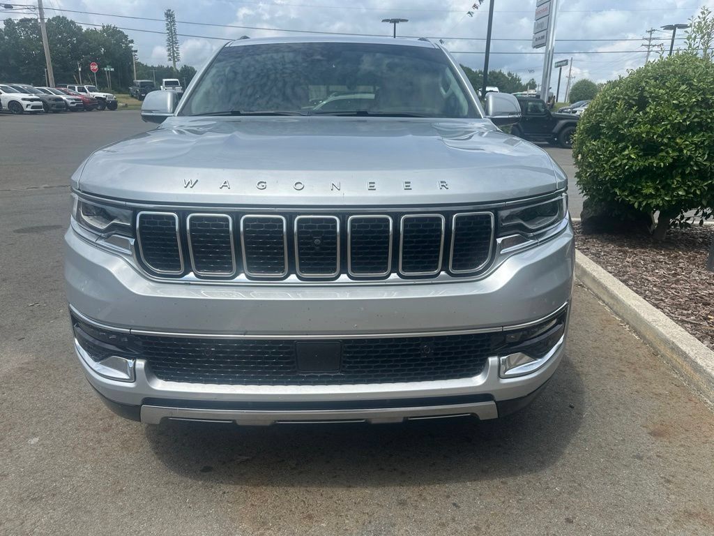 Used 2022 Jeep Wagoneer Series III w/ Premium Group I AWD/4WD image 2