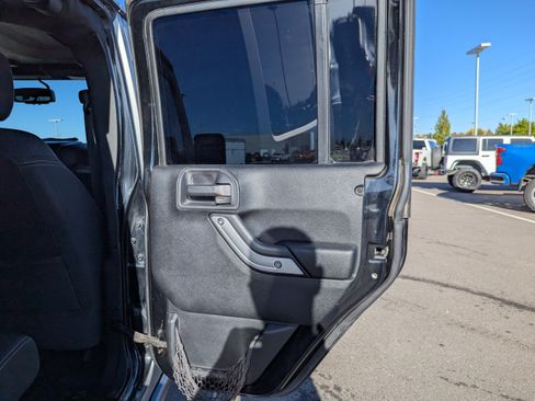 Used 2013 Jeep Wrangler Unlimited Rubicon w/ Connectivity Group AWD/4WD image 32