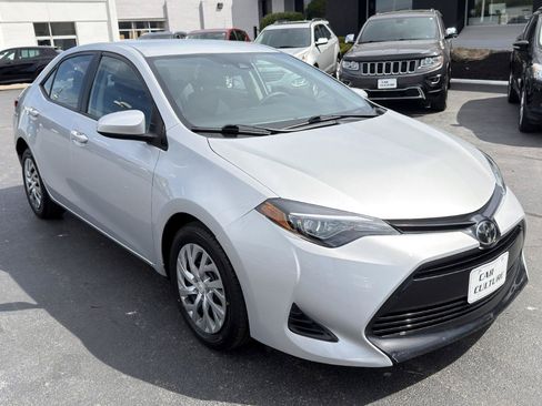 Used 2019 Toyota Corolla LE FWD image 3