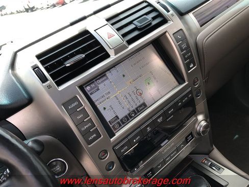 Used 2017 Lexus GX 460 Luxury w/ Preferred Accessory Package AWD/4WD image 15