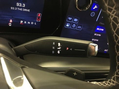 Used 2025 Chevrolet Traverse LT image 31