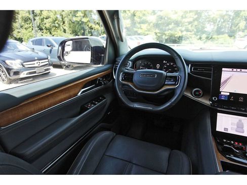Used 2023 Jeep Grand Wagoneer Series II w/ Premium Group II AWD/4WD image 6