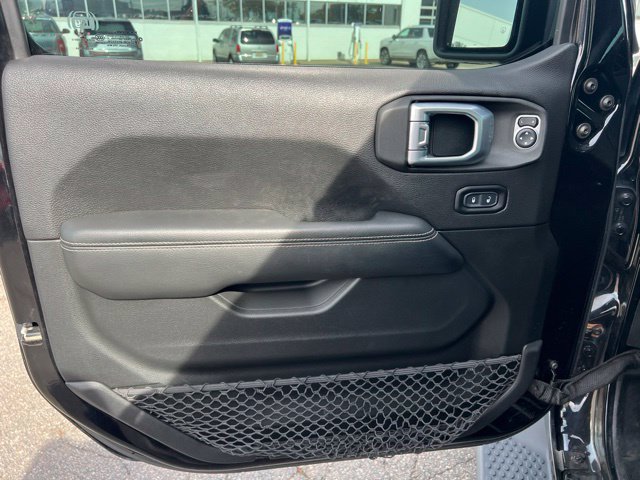 Used 2020 Jeep Wrangler Unlimited Sahara w/ Dual Top Group AWD/4WD image 22