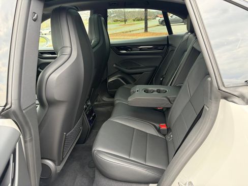 New 2026 Porsche Macan Electric RWD image 20