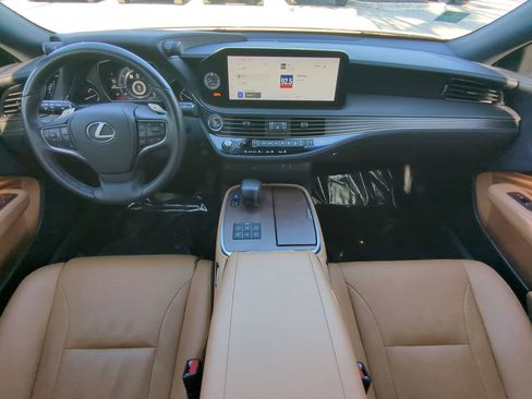 Used 2023 Lexus LS 500 w/ Accessory Package (Z2) image 15