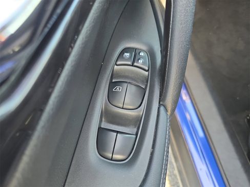 Used 2018 Nissan Rogue SV w/ Premium Package image 14