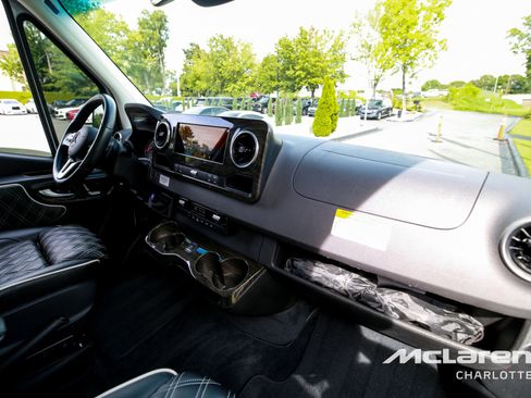 Used 2023 Mercedes-Benz Sprinter 3500 image 19