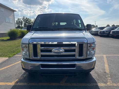 Used 2010 Ford E-350 and Econoline 350 XLT RWD image 3