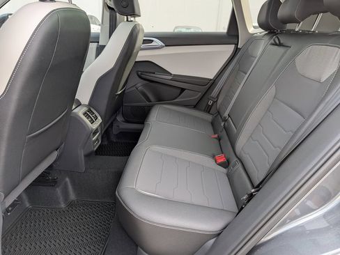 New 2026 Volkswagen Taos SE FWD image 26