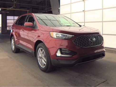 Used 2024 Ford Edge SEL w/ Convenience Package image 4