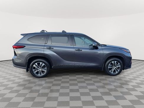 Used 2022 Toyota Highlander XLE image 8