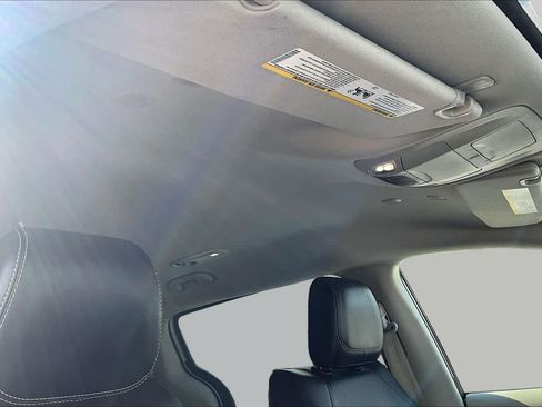Used 2024 Chrysler Pacifica Limited FWD image 14