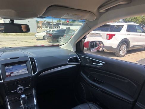 Used 2017 Ford Edge Titanium FWD image 25