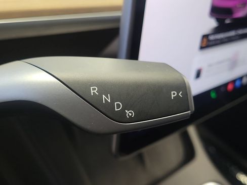 Used 2025 Tesla Model Y Long Range RWD image 21