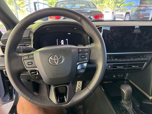 Used 2025 Toyota Camry XSE FWD image 5