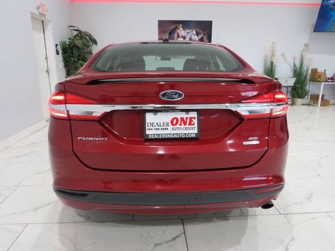 Used 2018 Ford Fusion SE w/ Equipment Group 201A FWD image 4
