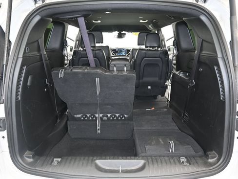 Used 2025 Chrysler Pacifica Select FWD image 11