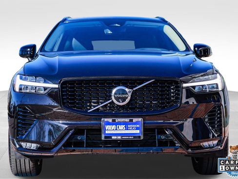 Used 2025 Volvo XC60 B5 Plus image 2