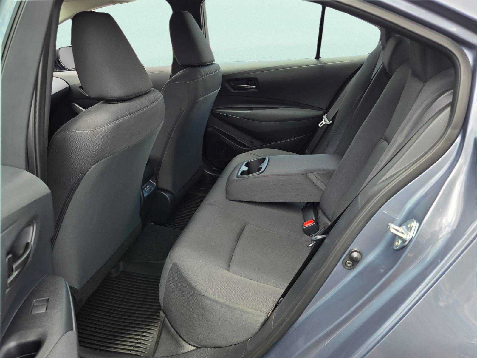 Used 2025 Toyota Corolla LE FWD image 11