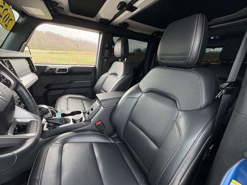 Used 2025 Ford Bronco Badlands image 31