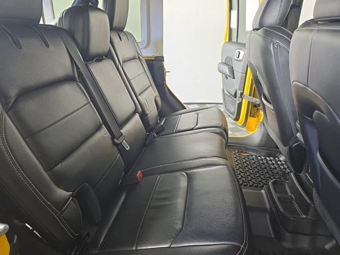 Used 2019 Jeep Wrangler Unlimited Sahara w/ Uconnect 4C Nav & Sound Group AWD/4WD image 30