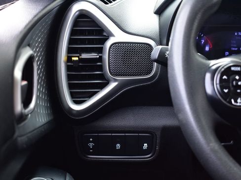 Used 2022 Kia Soul LX FWD image 32