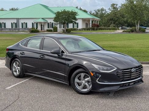 Used 2023 Hyundai Sonata SE w/ Preferred Accessory Package FWD image 1