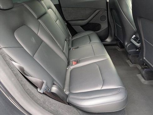 Used 2024 Tesla Model Y Long Range AWD/4WD image 19