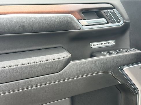 Used 2024 GMC Sierra 1500 Denali image 16