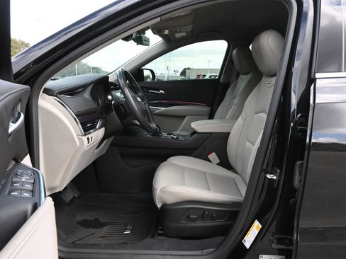 Certified 2023 Cadillac XT4 Luxury w/ Cold Weather Package image 18