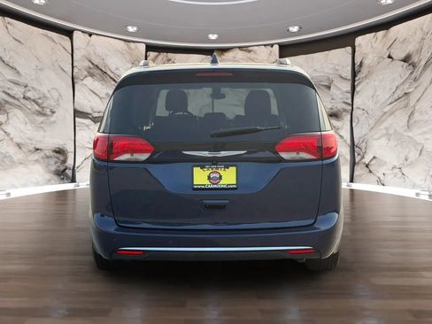 Used 2020 Chrysler Pacifica Touring-L FWD image 6