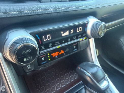 Used 2019 Toyota RAV4 Limited w/ Cold Weather Package FWD image 26