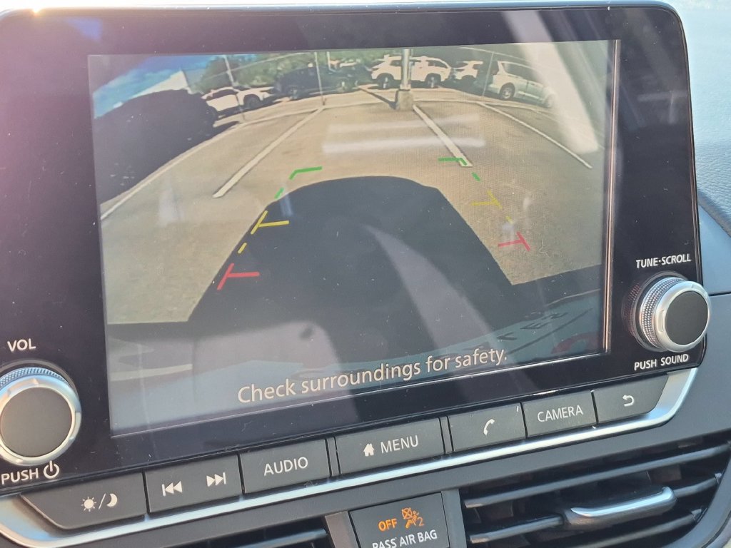 Used 2025 Nissan Altima 2.5 SV FWD image 15