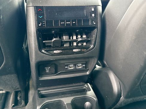 Used 2024 Jeep Grand Cherokee L Limited w/ Luxury Tech Group II image 19