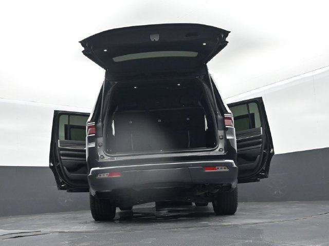 Used 2022 Jeep Wagoneer Series II AWD/4WD image 76