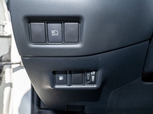 Used 2019 Toyota C-HR LE image 28