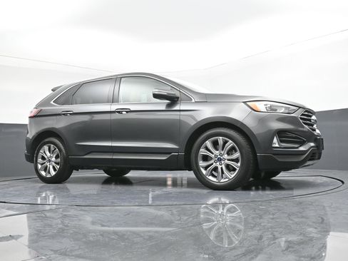 Used 2019 Ford Edge Titanium w/ Cold Weather Package image 25