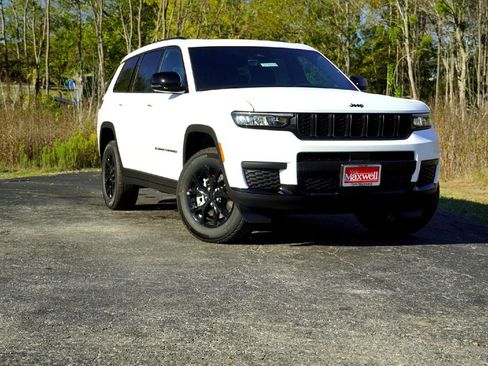 New 2025 Jeep Grand Cherokee L Altitude image 2