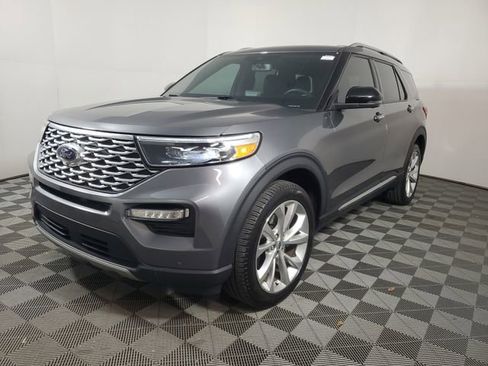 Used 2023 Ford Explorer Platinum w/ Technology Package image 3