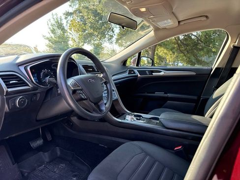 Used 2017 Ford Fusion SE w/ Fusion SE Technology Package FWD image 10