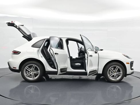 Certified 2023 Porsche Macan AWD/4WD image 18