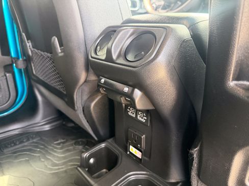 Used 2024 Jeep Wrangler Unlimited Rubicon w/ Convenience Group AWD/4WD image 30