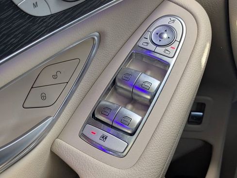 Used 2021 Mercedes-Benz GLC 300 image 26