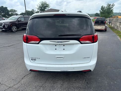 Used 2019 Chrysler Pacifica Limited w/ Advanced Safetytec Group FWD image 6