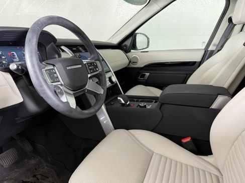 Used 2025 Land Rover Discovery S AWD/4WD image 16