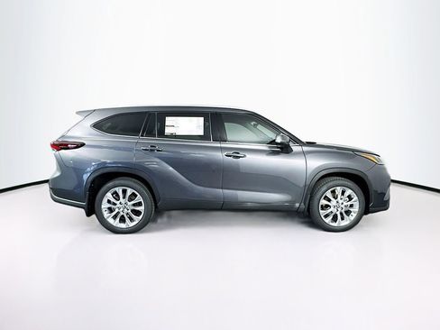 Used 2025 Toyota Highlander Limited image 11