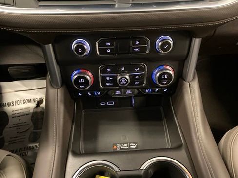 Used 2021 GMC Yukon SLT w/ SLT Premium Package AWD/4WD image 12