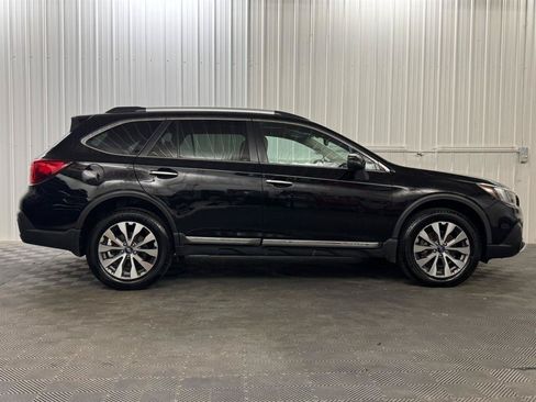 Used 2019 Subaru Outback 2.5i Touring AWD/4WD image 5
