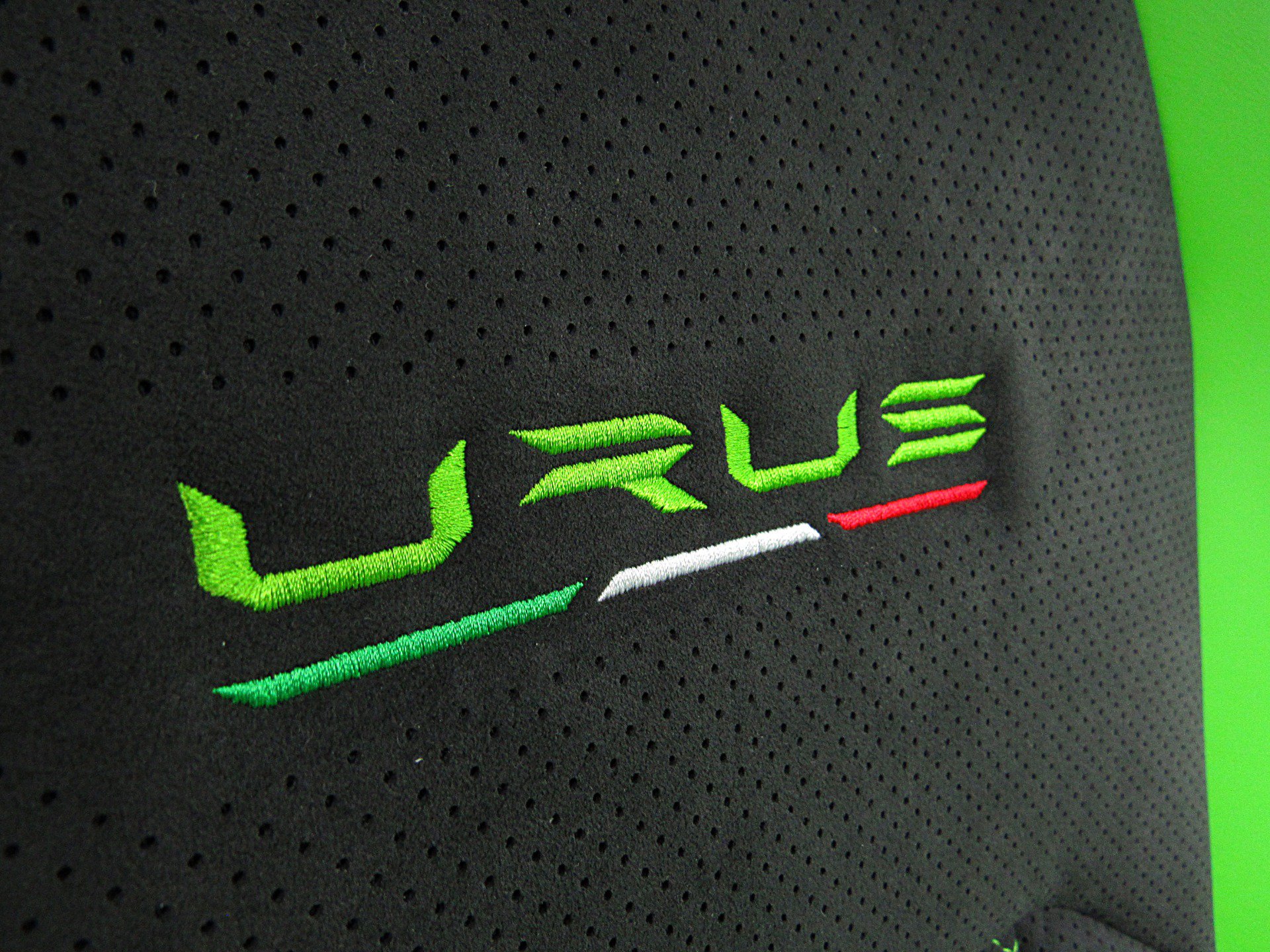 Used 2022 Lamborghini Urus AWD/4WD image 37